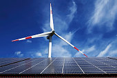 风力涡轮机和太阳能电池板图片素材