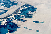 冰山从空中形成湖泊图片素材