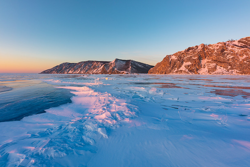 冬天俄罗斯贝加尔湖旅游。图片下载