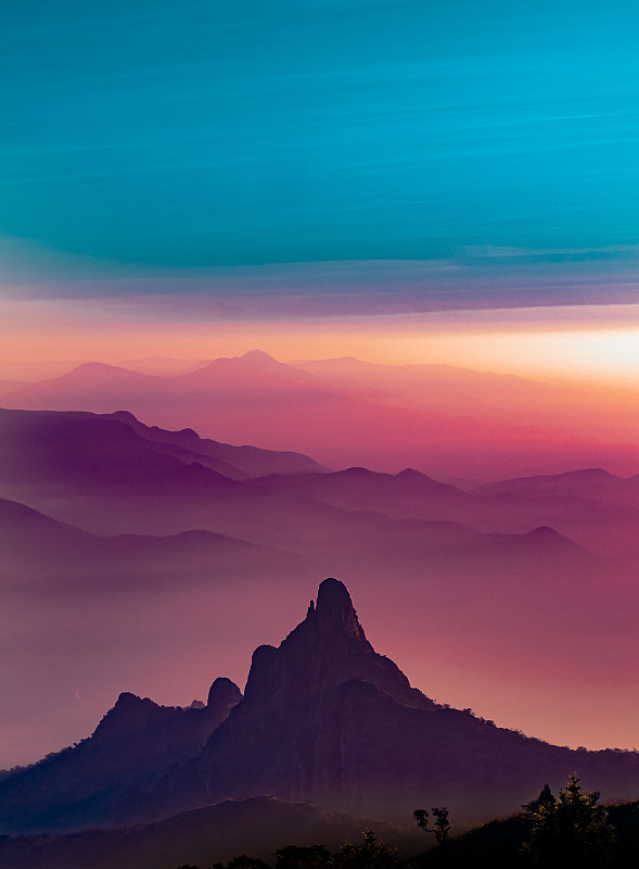 日落時天空的剪影山的風景圖片素材