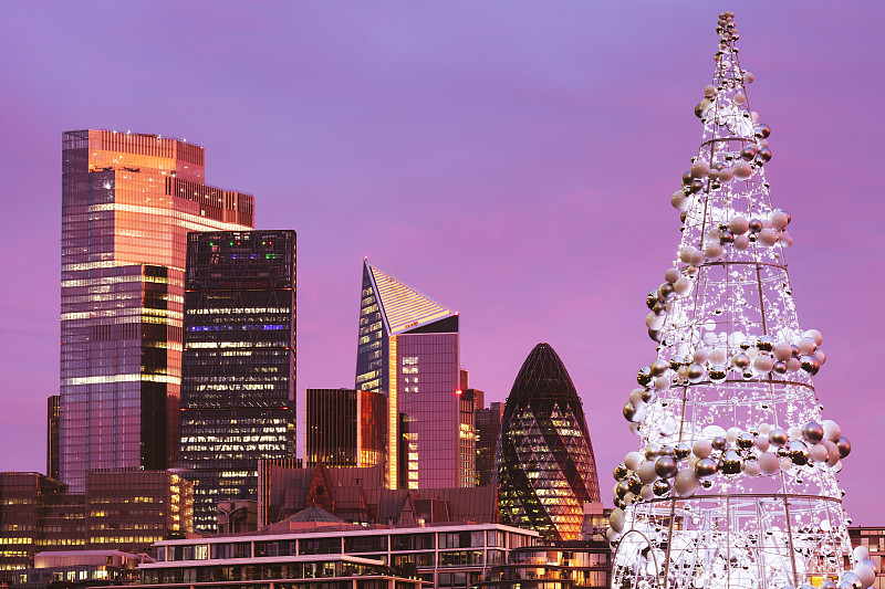 London city skyline in Christmas season圖片素材