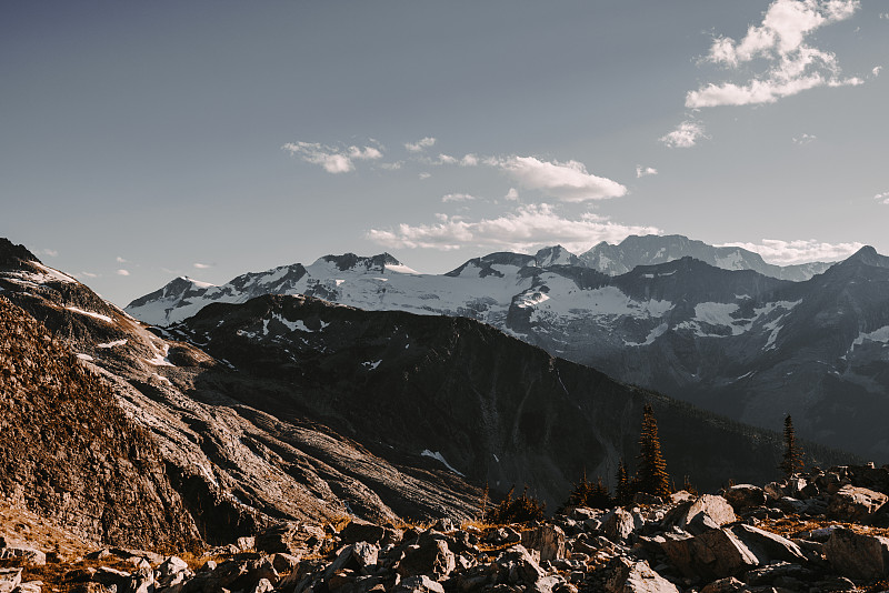 羅杰斯山口附近的冰川國家公園里引人注目的塞爾柯克山攝影圖片