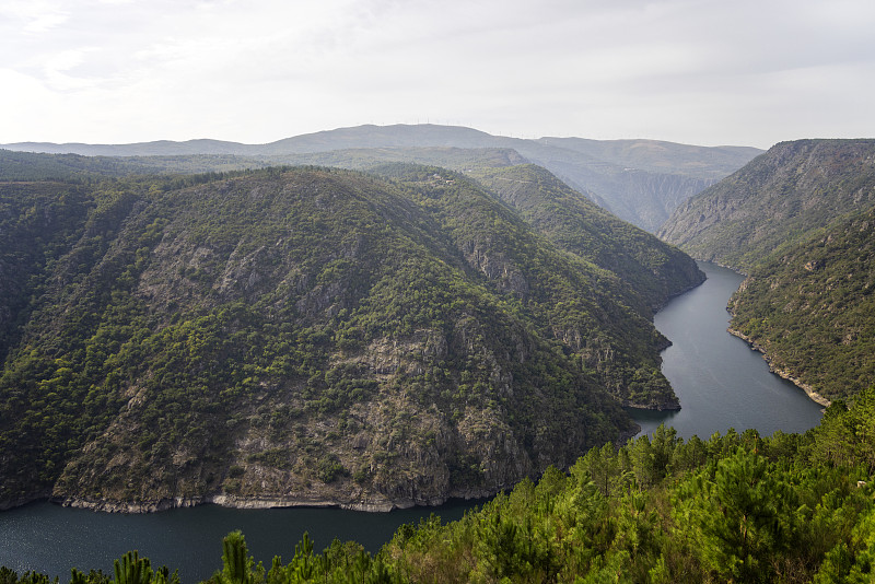 西里峽谷的景色，西班牙加利西亞Ribeira Sacra的鳥瞰圖。攝影圖片
