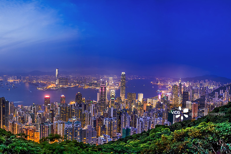 香港维多利亚港夜景，中国（从太平山俯瞰）图片素材
