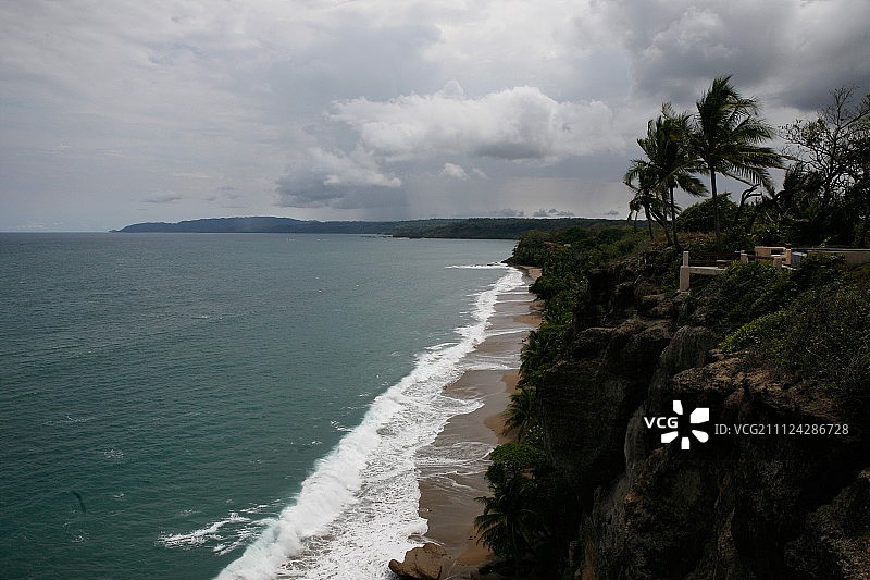 哥斯达黎加有岩石海岸的海滩图片素材