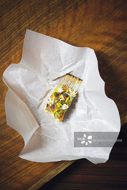 烤比目鱼配洋葱花，位于丹麦哥本哈根的AOC餐厅图片素材