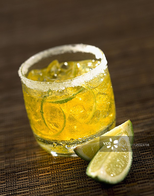 Brandy-lime鸡尾酒图片素材