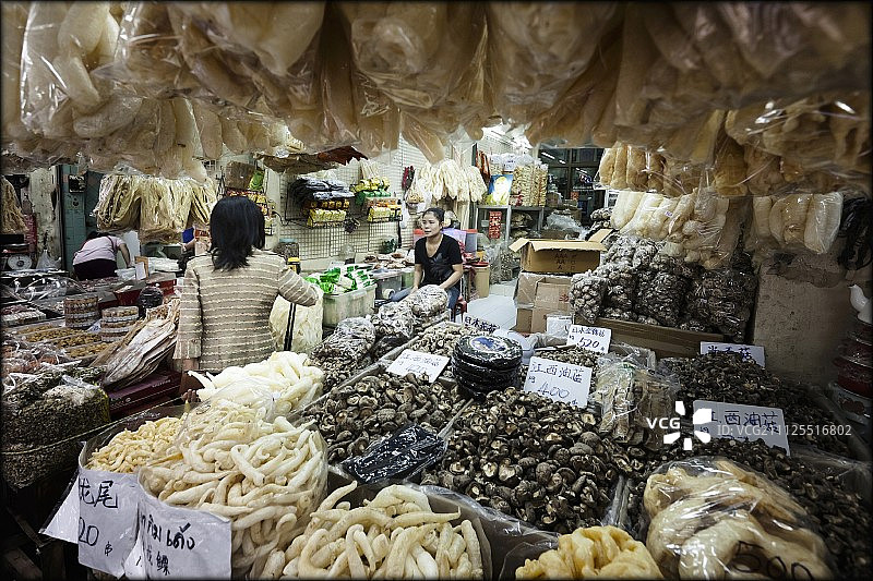 泰国曼谷唐人街市场的蘑菇摊图片素材