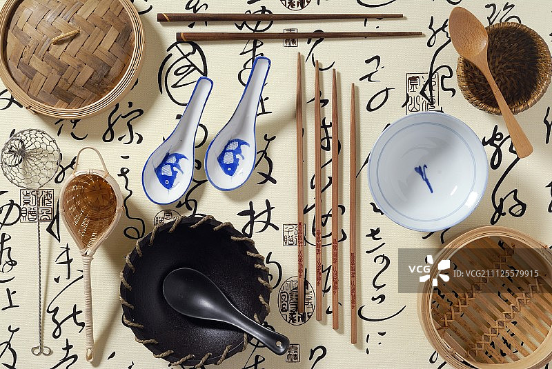 用中国烹饪工具组成的作品图片素材