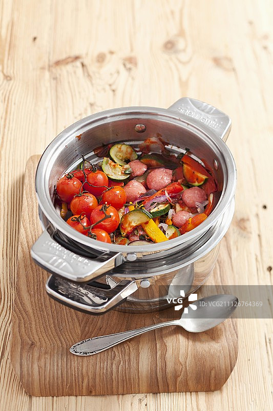 肉丸炖杂烩用的清蒸蔬菜图片素材