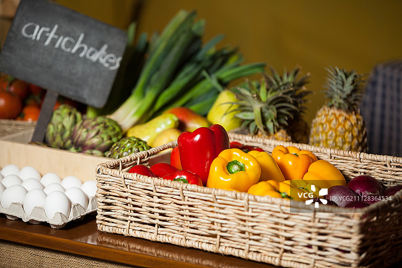 超市有机区各种蔬菜和水果图片素材