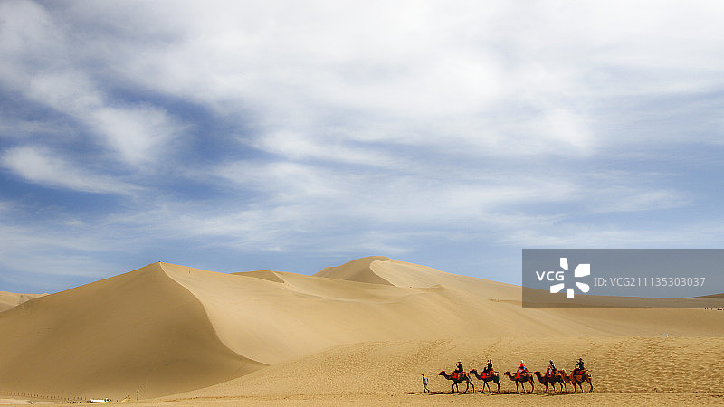 敦煌鸣沙山骆驼图片素材