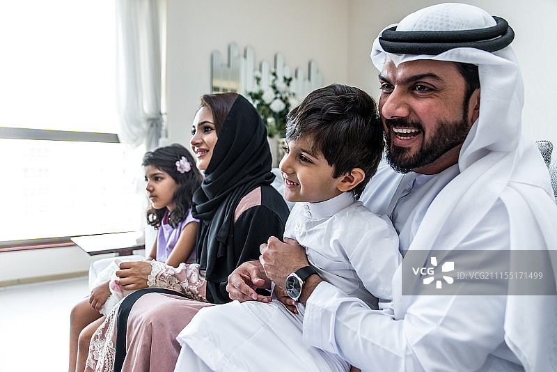 阿拉伯家庭生活的幸福时刻图片素材