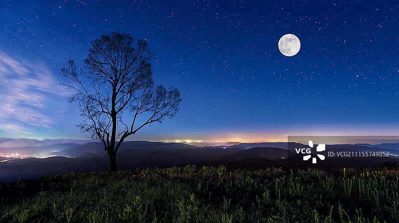 月光下山区夜晚景色图片素材