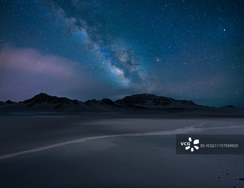 青海荒漠的夜晚图片素材