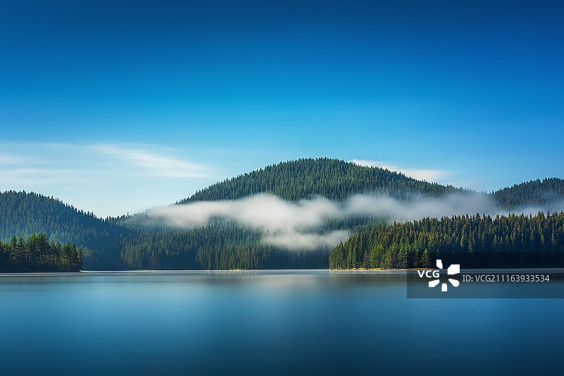 风景平静的湖图片素材