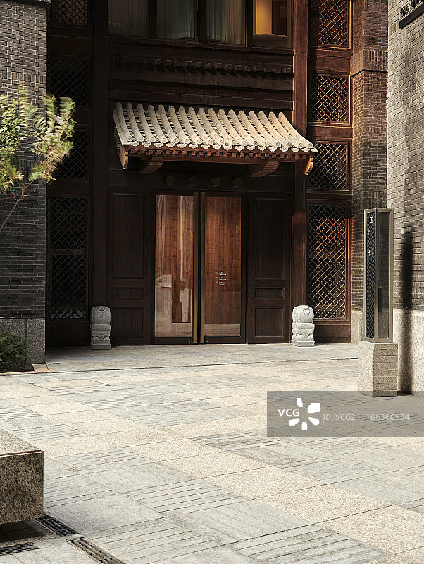 中式古典风格建筑和门前庭院图片素材