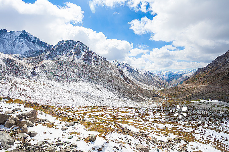 新疆雪山美景图片素材