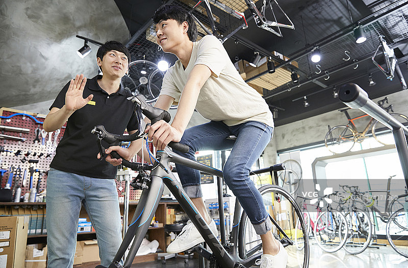自行车店,自行车,韩国人图片素材