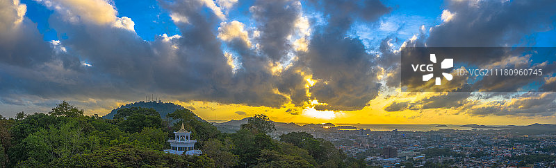 鸟瞰日出在科朗视点在普吉岛图片素材