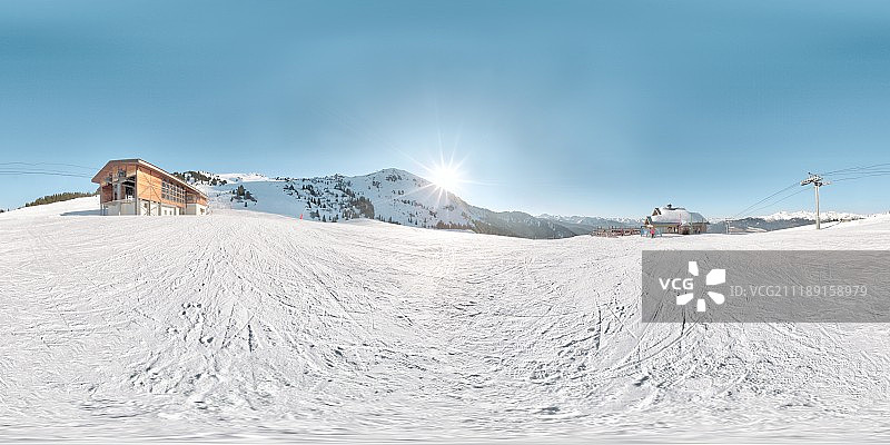 360掳 HDRI showing a snow covered mountainside with chalet in France图片素材