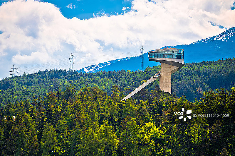 阿尔卑斯山的Insbruck和奥林匹克滑雪跳楼景观图片素材
