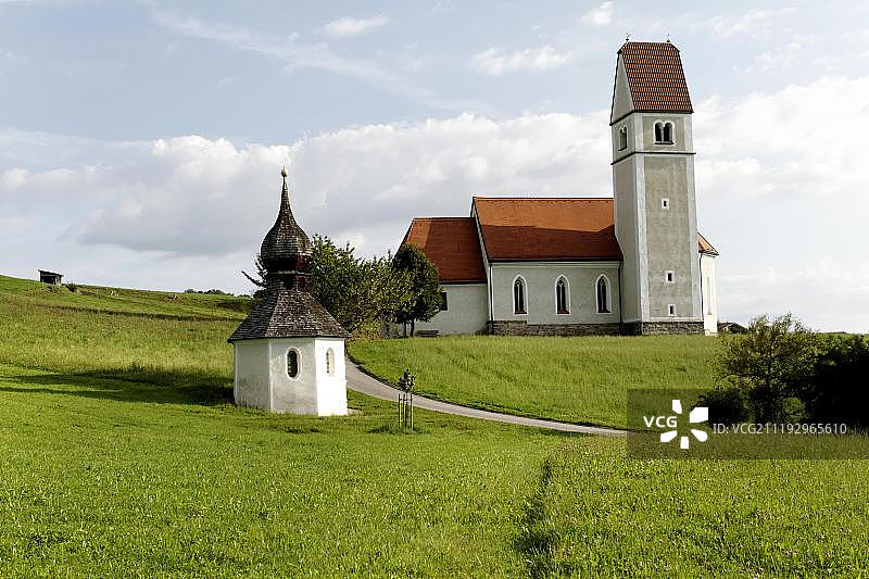 欧洲德国上巴伐利亚基姆高圣弗洛里安的洗礼教堂和15世纪的朝圣教堂图片素材