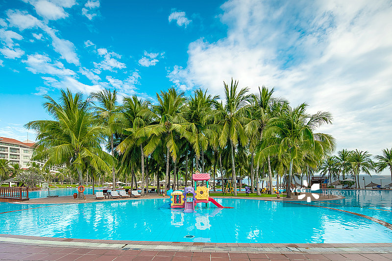 越南芽庄珍珠岛酒店游泳池图片素材