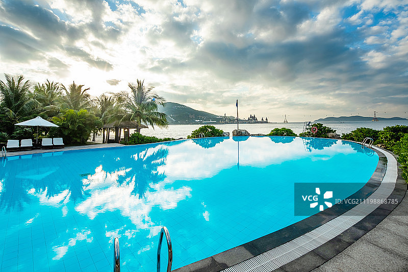 越南芽庄珍珠岛上酒店游泳池图片素材