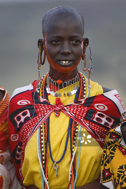 马赛游牧妇女，马赛马拉，肯尼亚，东非图片素材