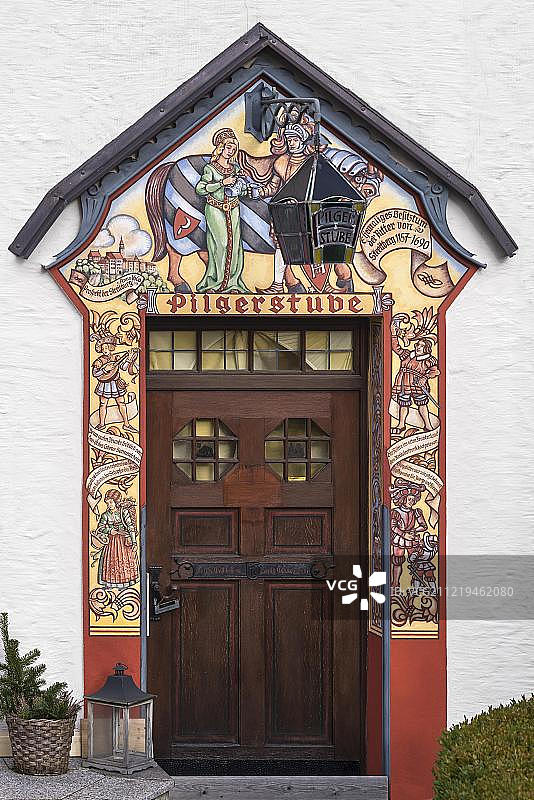 入口门，历史朝圣室，Alte Kurhausbrennerei, Streitberg，上弗兰科尼亚，巴伐利亚，德国，欧洲图片素材