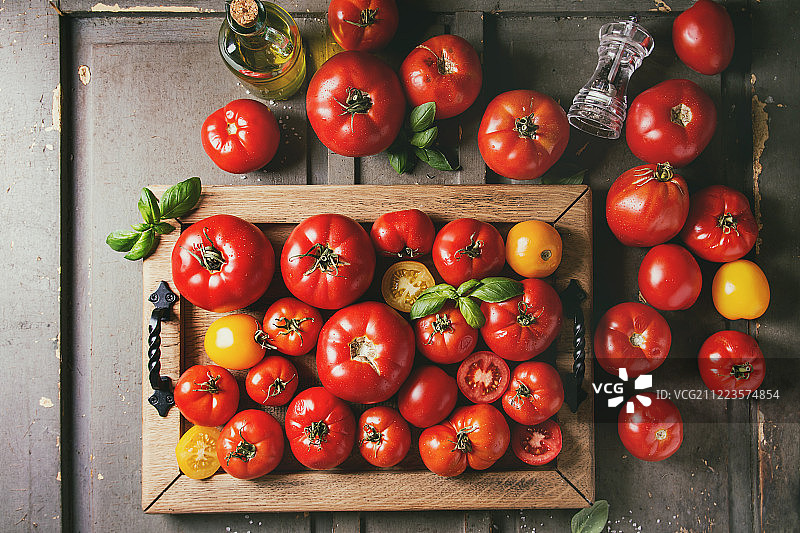 成熟的新鲜番茄图片素材