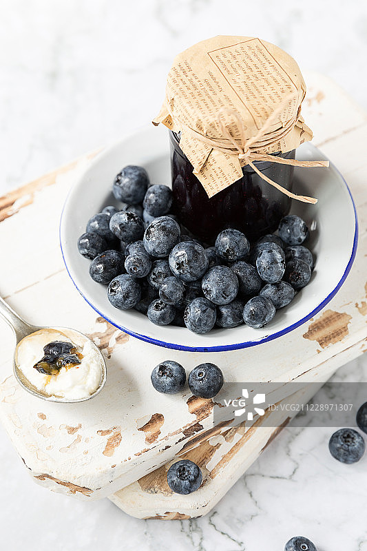 新鲜蓝莓和自制蓝莓果酱图片素材