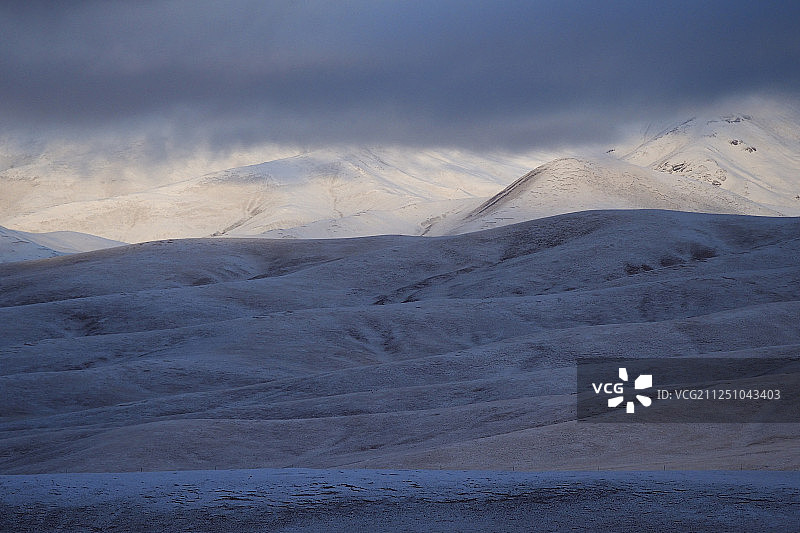 雪山覆盖的青藏高原，Qumalai，中国，青海图片素材