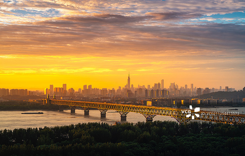 南京长江大桥的日出图片素材