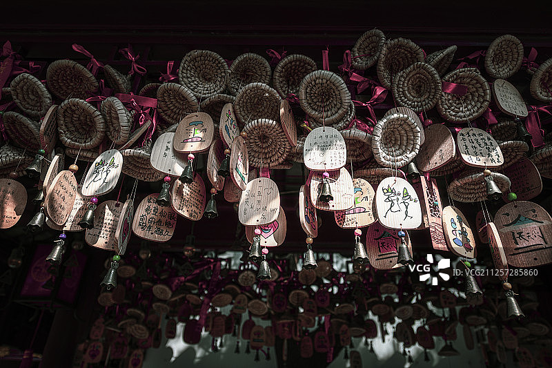 上海闵行七宝老街古镇铃廊许愿风铃走廊图片素材