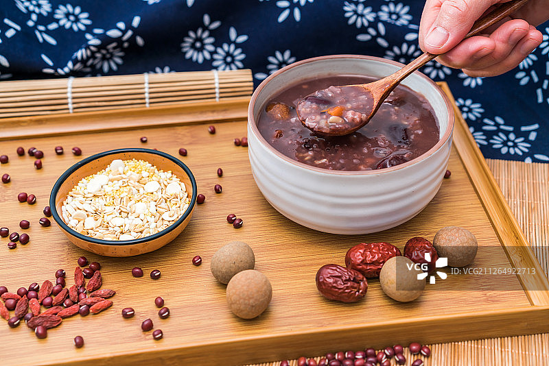 中国传统美食腊八粥和各类健康谷物图片素材