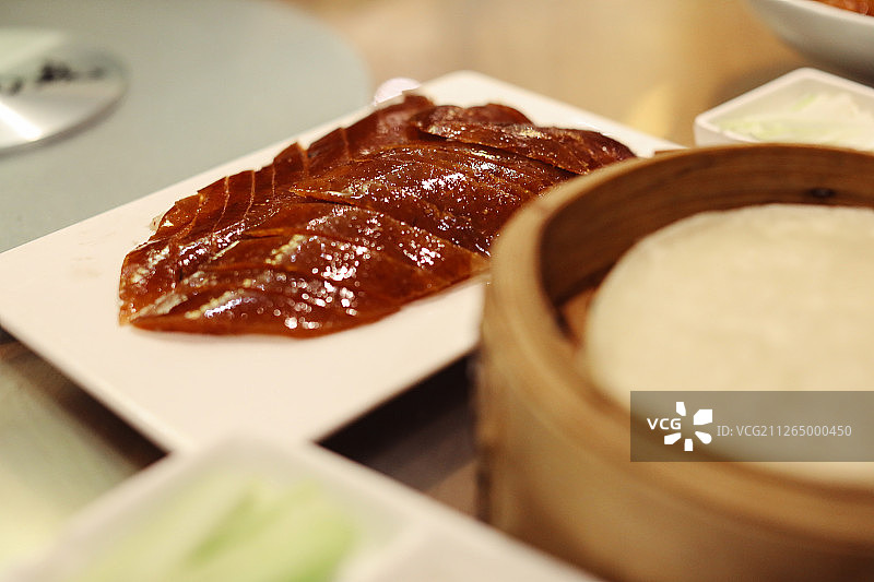 烤鸭是北京名食，被誉为“天下美味”而驰名中外。图片素材