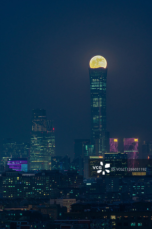 国贸建筑风光与月亮重叠图片素材