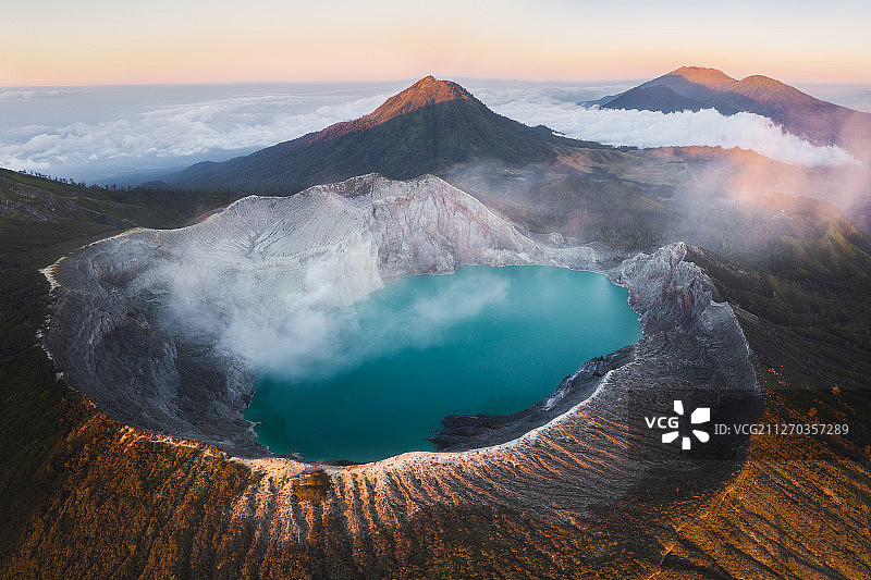 印尼I火山日出航拍图片素材