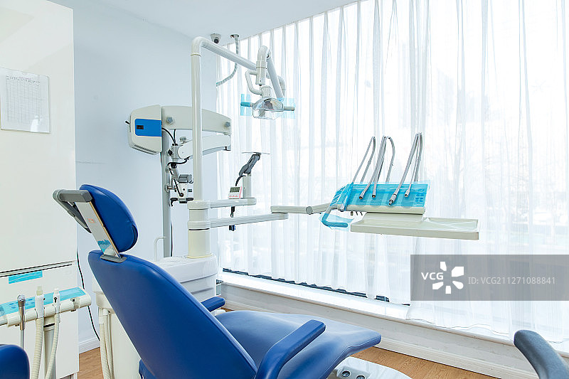 牙科诊疗室里的医疗设备图片素材