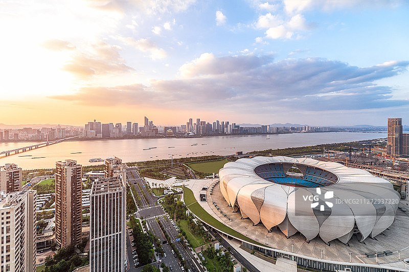 日落时的杭州市奥林匹克体育中心主场馆图片素材