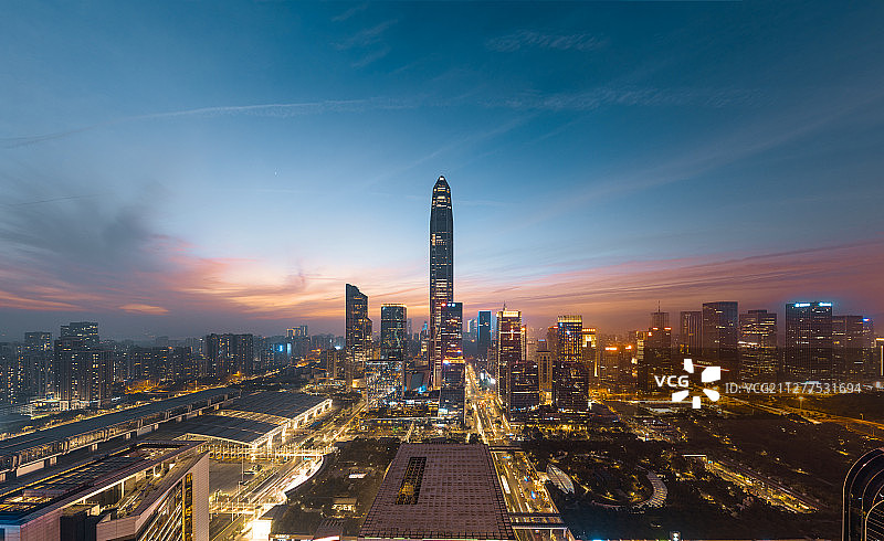 深圳平安金融中心的夜景图片素材