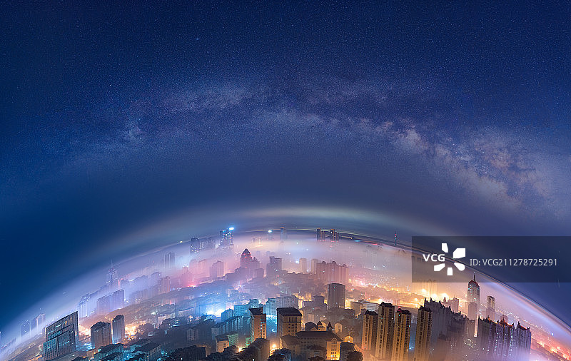 城市平流雾星空图片素材