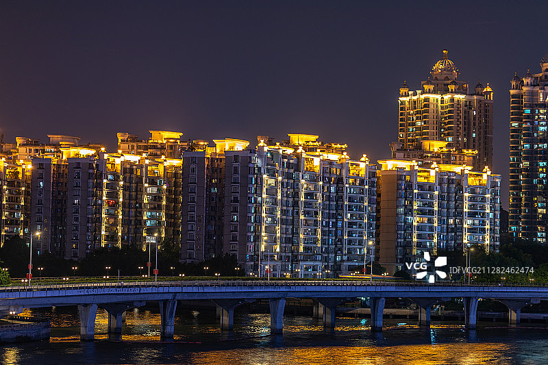 广州夜景灯光摩天大楼建筑市区商务经济中心房地产楼盘居住图片素材