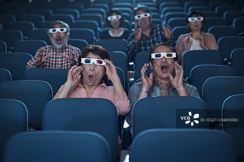 观看3D电影的观众图片素材