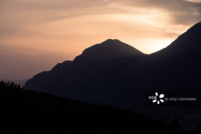奥地利山脉的日落景观图片素材