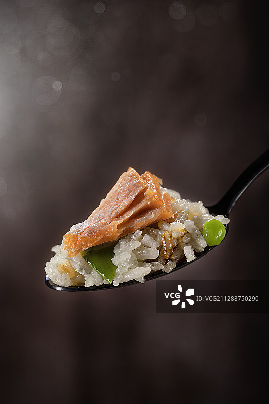 鲑鱼奶油高丽菜炊饭图片素材