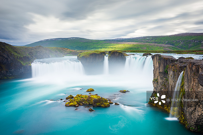 冰岛夏季北部众神瀑布图片素材