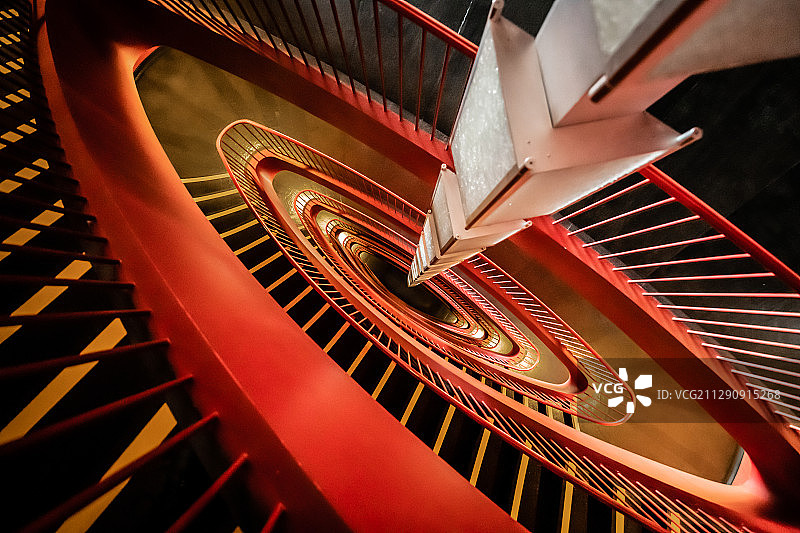 国家大剧院的红色旋梯图片素材